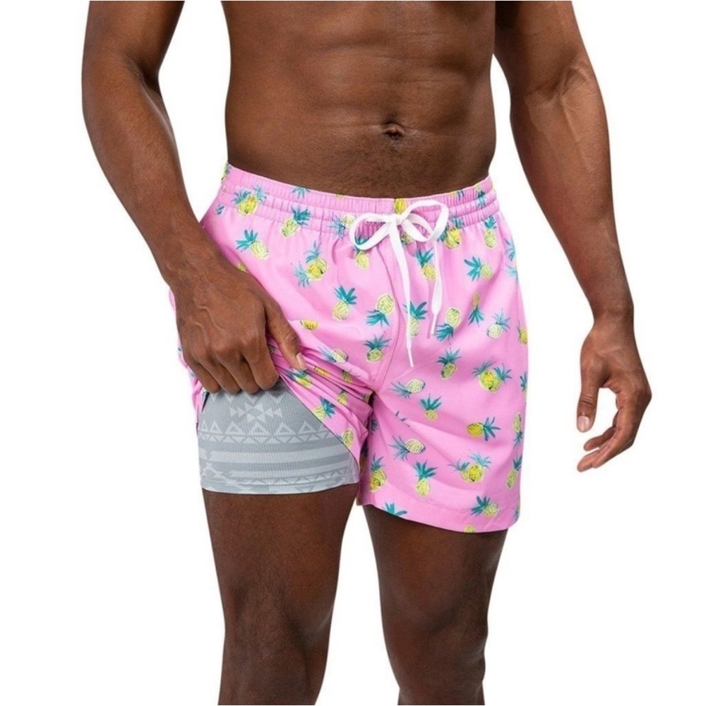 Men's Chubbies The Quick Dips 5.5" Lined Swim Trunks Pink Pineapple Print